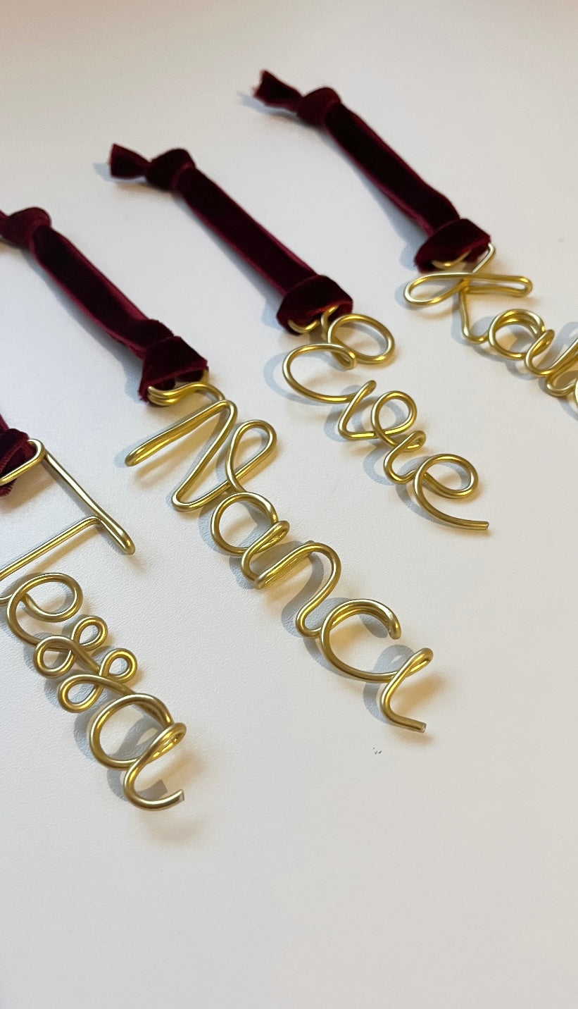 Elegant wire decoration